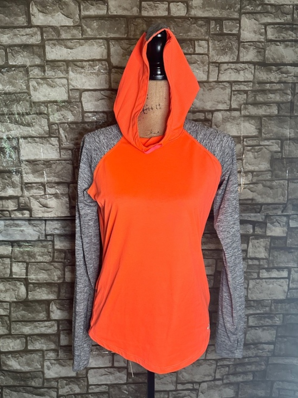 Under Armour Women’s Lightweight Orange Hooded Long-Sleeve Top Size Small